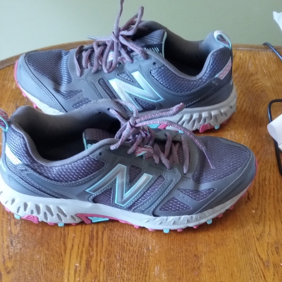 New Balance Gray And Pink Tech Aide 412 V3 Sneakers - Picture 3 of 9